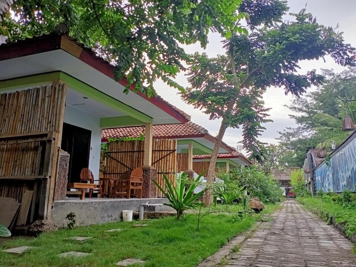Creative Bungalow Beach Front Gili Trawangan Exterior foto